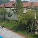Edi *